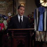 2011  Acht Jahre lang spielt Charlie Sheen eine der Hauptrollen in der Sitcom "Two and a Half Men". Im März wird er aufgrund seiner Eskapaden jedoch gefeuert. Sein "Charlie Harper" stirbt den Serientod und wird von Bruder Alan - gespielt von Jon Cryer - zu Grabe getragen. Für Sheen endet damit eine Ära, für einen anderen Schauspieler beginnt sie. Ashton Kutcher ist der Neue am Set.