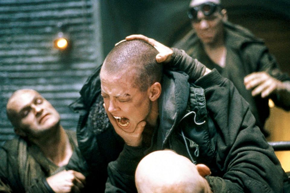Kampfesschreie von der kahlköpfigen Sigourney Weaver in "Alien III".