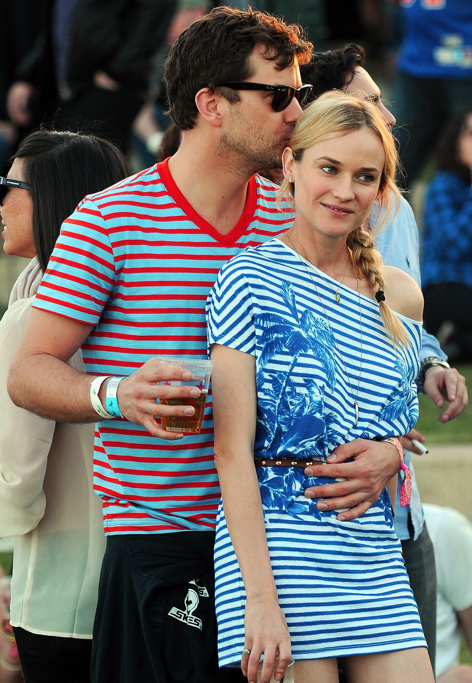 Gemeinsam streifen Joshua Jackson und Diane Kruger über das Coachella-Festival. Gemeinsam streifen Joshua Jackson und Diane Kruger über das Coachella-Festival.