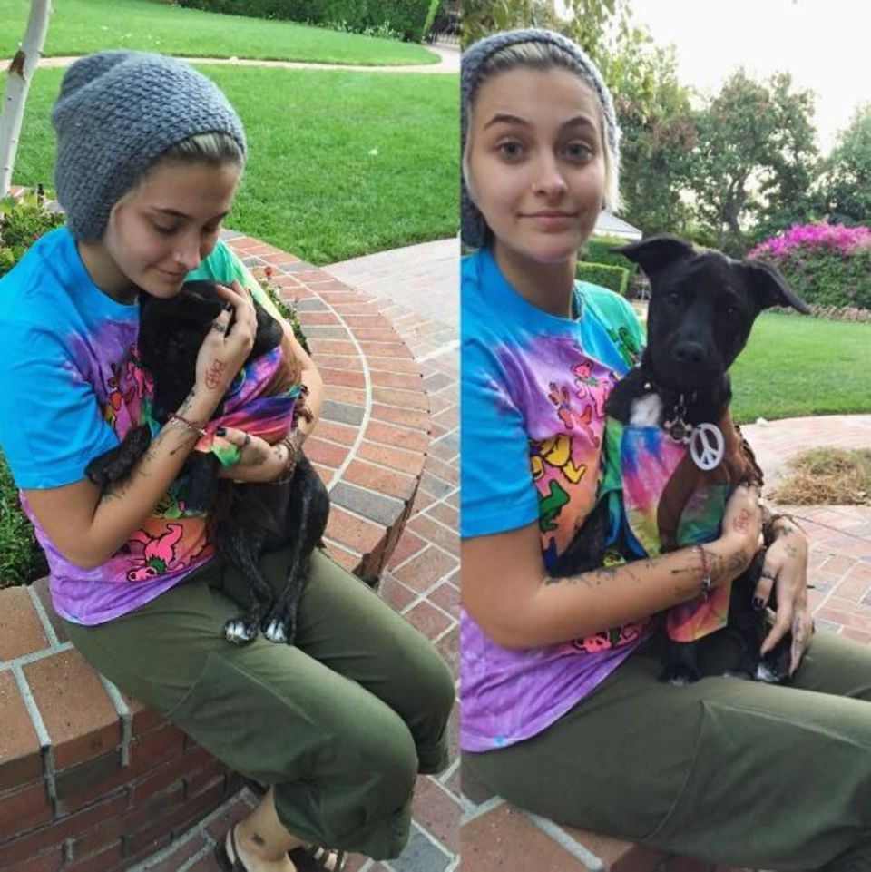 Hippiemädchen mit Hund: "Ich und mein kleiner Hippie." schreibt Paris Jackson zu diesem Bild auf Instagram.