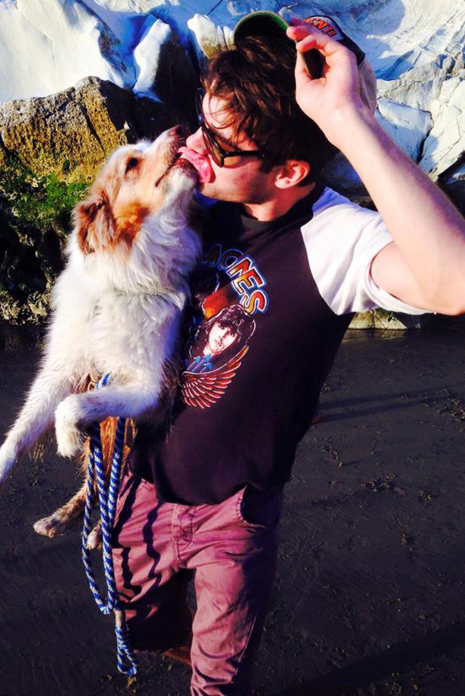 Mit diesem Foto trauert Zac Efron um seinen geliebten Hund. "Durch dick und dünn warst du immer mein bester Freund", schreibt der Schauspieler. "Ich werde dich an der Ziellinie sehen, RIP Puppy Efron."