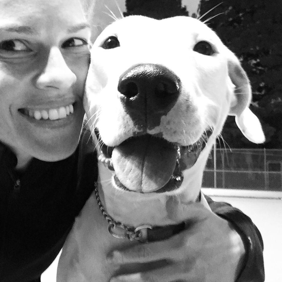 Hilary Swank begrüßt mit einem Instagram-Posting ihr neues Familienmitglied Dotti.