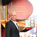 Das Kabinett von Madame Tussauds in New York hat einen neuen Star: ab sofort können die Besucher Bruce Willis die Hand schütteln.