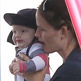 5. Juli 2012: Jennifer Garner macht einen Ausflug mit ihrem jüngsten Spross Samuel.