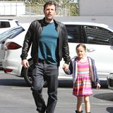 2. April 2016 Vater-Tochter-Zeit: Ben Affleck ist mit seiner Tochter Seraphina auf dem Weg ins Kino in Beverly Hills.