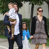 27. März 2016  Getrennt und doch zusammen: Ben Affleck und Jennifer Garner gehen mit ihren Kindern gemeinsam zum Ostersonntag Gottesdienst in Pacific Palisades.
