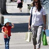 19. Juli 2009: Mit Hut und Sonnenbrille bewaffnet, laufen Violet und Jennifer durch die Straßen von Beverly Hills.