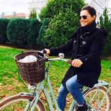 Die schwangere Moderatorin Nazan Eckes nutzt den freien Sonntag für eine ausgedehnte Radtour.