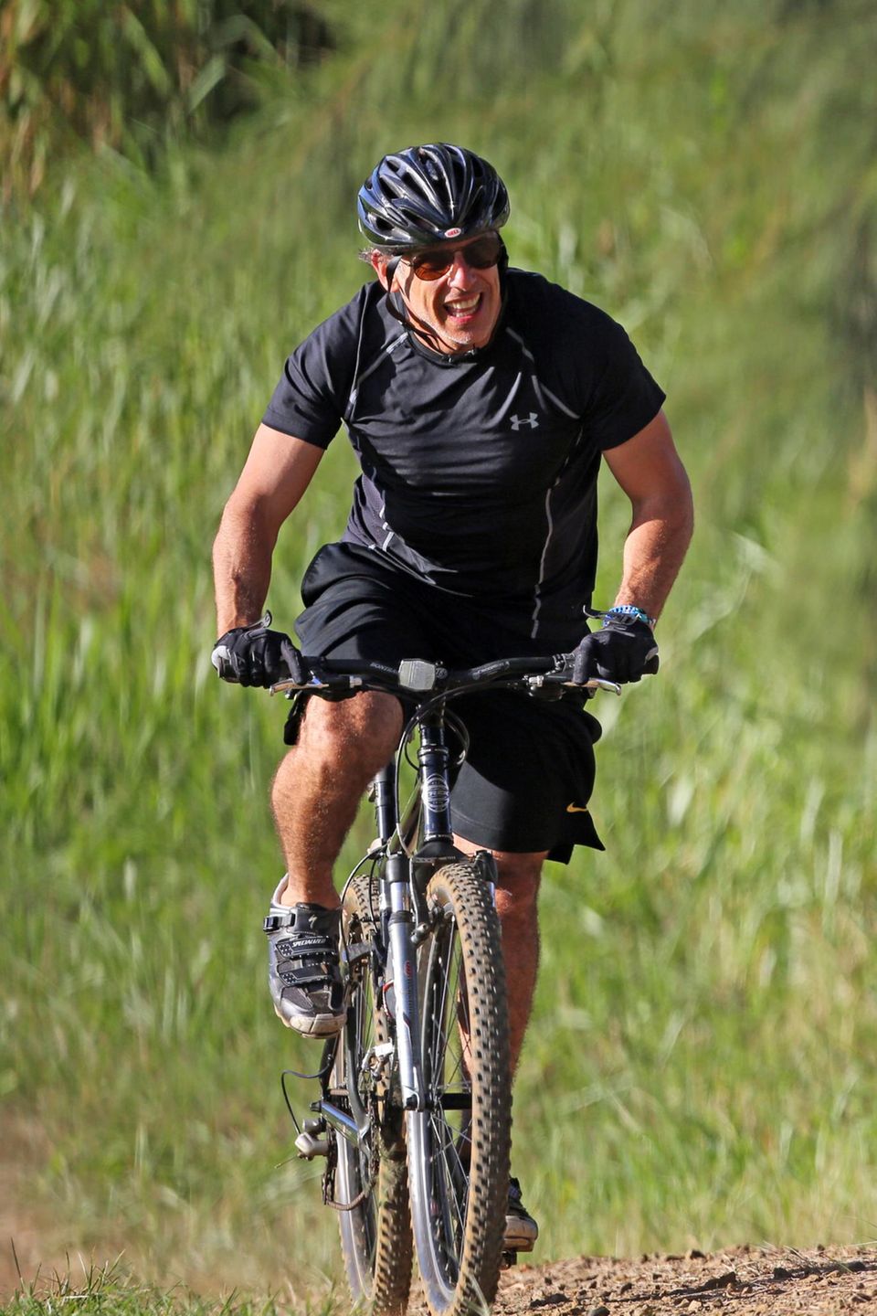 Ben Stiller strampelt sich auf Hawaii beim Radfahren ab. Ben Stiller strampelt sich auf Hawaii beim Radfahren ab.