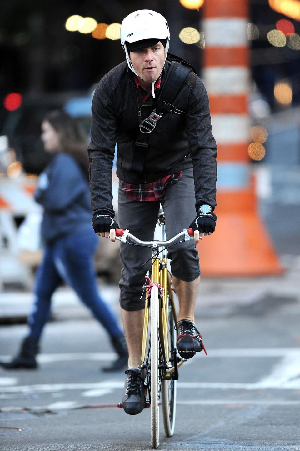 Ewan McGregor setzt beim Radfahren auf Sicherheit. Ewan McGregor setzt beim Radfahren auf Sicherheit.