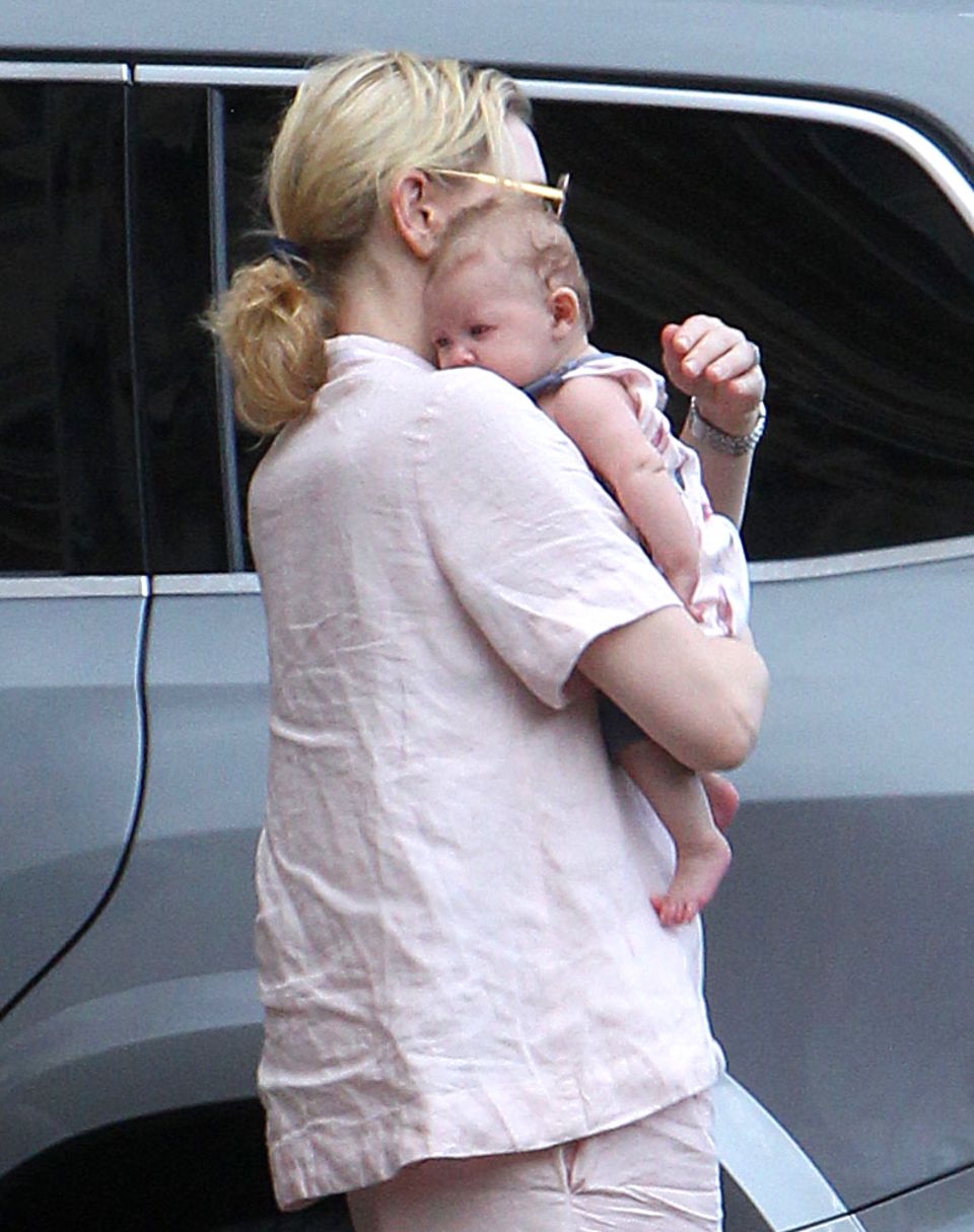 Cate Blanchett und ihre Adoptivtochter Edith Vivian Patricia Schauspielerin Cate Blanchett und ihr Mann Andrew Upton haben ein kleines Mädchen in ihre Familie aufgenommen und zeigen ihr überraschendes Elternglück.