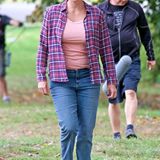 Charlize Theron steht zur Zeit für Dreharbeiten zu dem Film "Tully" vor der Kamera. Dabei fällt auf, dass die Schauspielerin deutlich mehr auf den Rippen hat. Ganze 15 Kilo hat sie für ihre Rolle einer alleinerziehenden Mutter zugenommen.