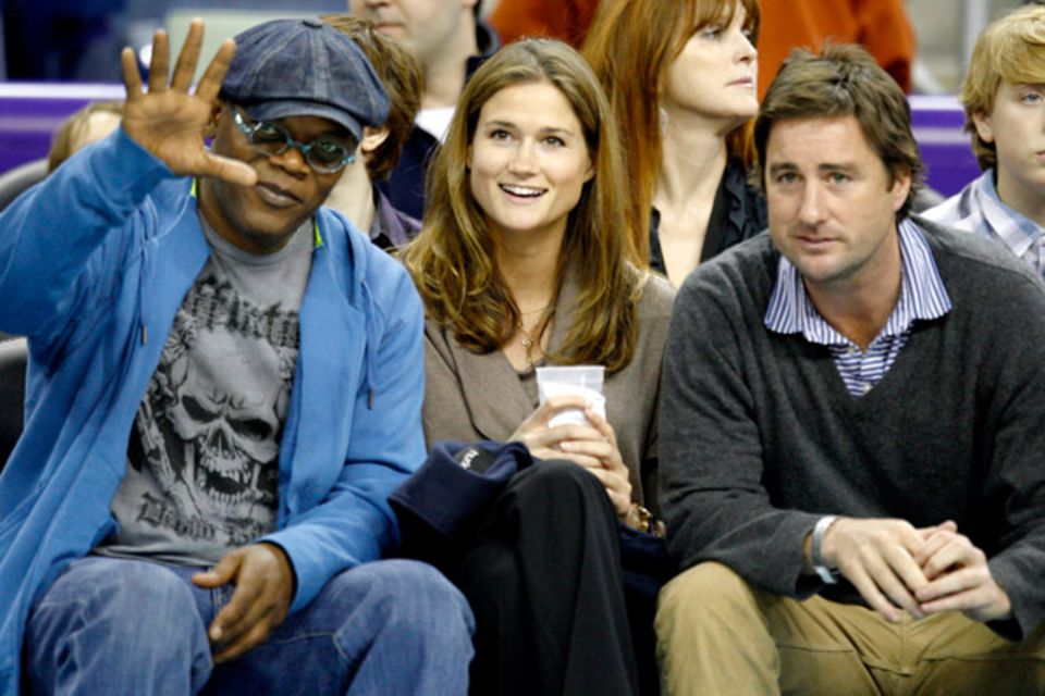 Samuel L. Jackson und Luke Wilson verfolgen das Basketballspiel der "New Orleans Hornets" ganz gelassen vom Spielfeldrand. Samuel L. Jackson und Luke Wilson verfolgen das Basketballspiel der "New Orleans Hornets" ganz gelassen vom Spielfeldrand.