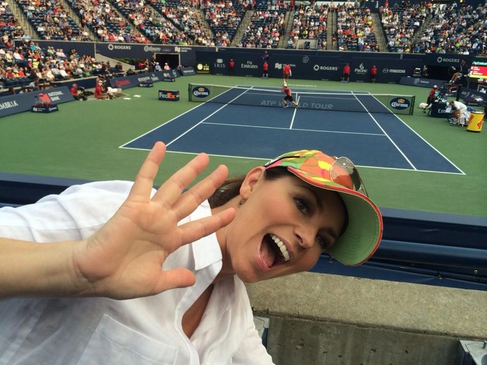 Shania Twain sieht sich ein Tennis-Match beim "Rogers Cup" in Toronto an. Shania Twain sieht sich ein Tennis-Match beim "Rogers Cup" in Toronto an.