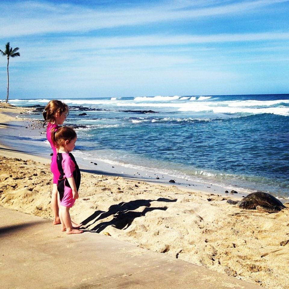 Alyson Hannigan schickt sonnige Thanksgiving-Grüße vom Strand. Alyson Hannigan schickt sonnige Thanksgiving-Grüße vom Strand.