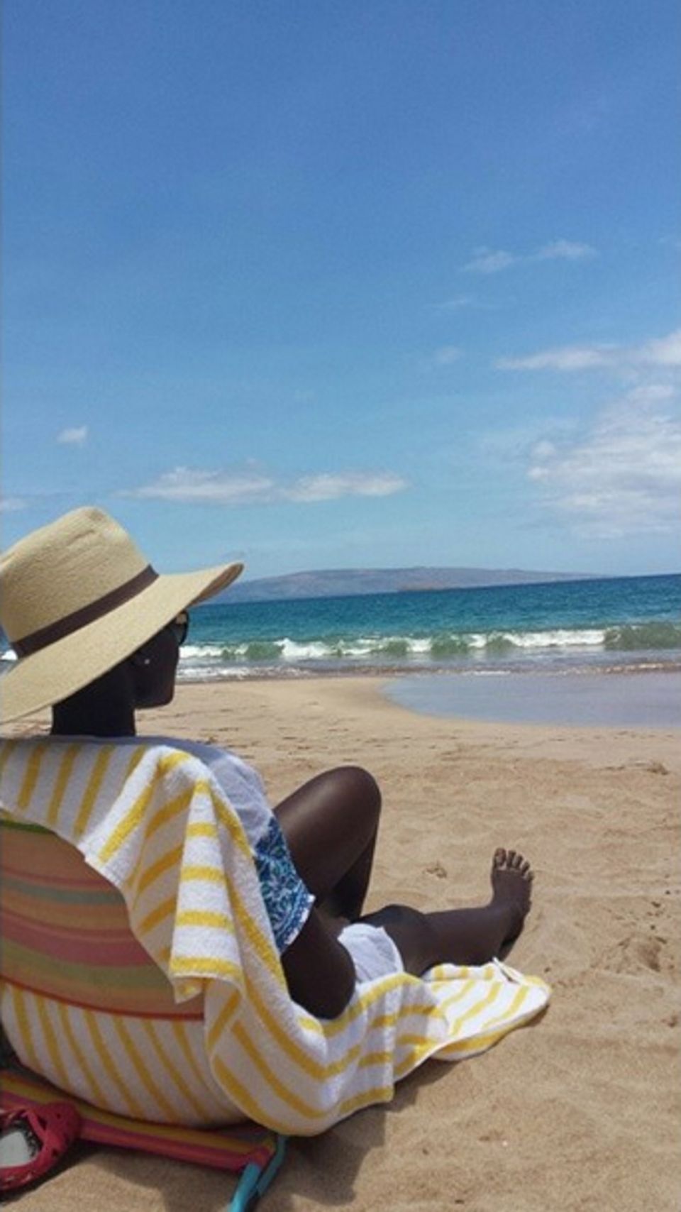 Lupita Nyong'o entspannt am Strand von Hawaii. Sie ist allerdings nicht nur zum Vergnügen da, sondern besucht das Maui Film Festival. Lupita Nyong'o entspannt am Strand von Hawaii. Sie ist allerdings nicht nur zum Vergnügen da, sondern besucht das Maui Film Festival.