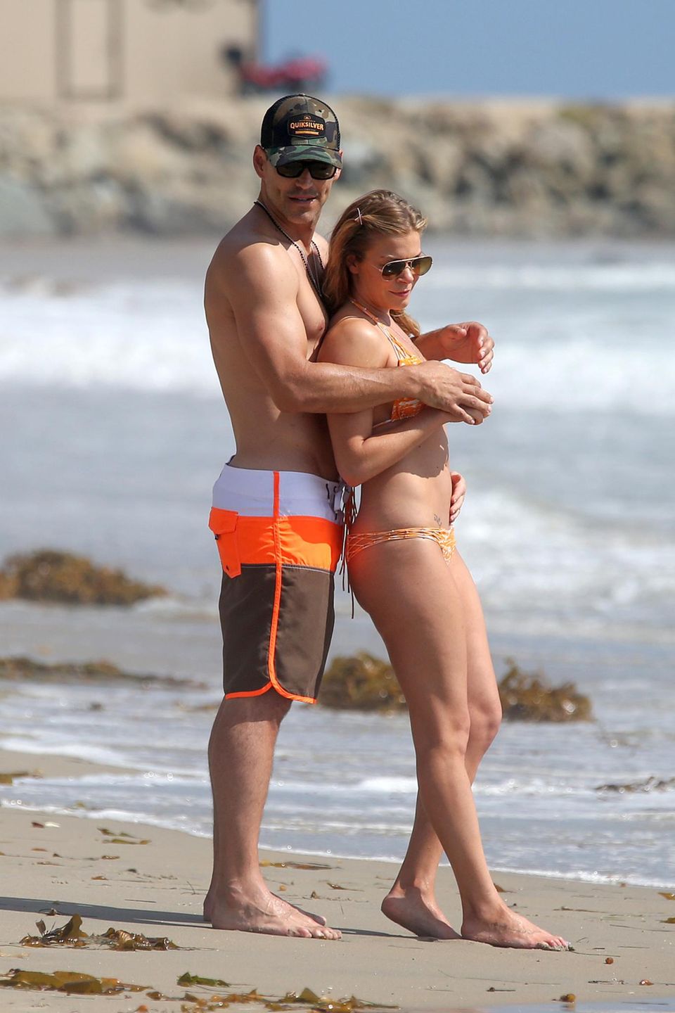 LeAnn Rimes und Eddie Cibrian feiern den 40. Geburtstag des Schauspielers an einem Strand in der Nähe von Los Angeles. LeAnn Rimes und Eddie Cibrian feiern den 40. Geburtstag des Schauspielers an einem Strand in der Nähe von Los Angeles.