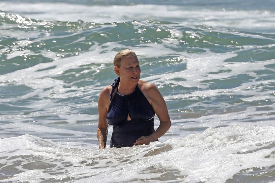Bette Midler macht Urlaub auf Hawaii. Bette Midler macht Urlaub auf Hawaii.