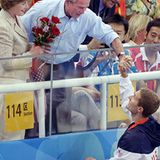 George W. Bush gratuliert dem amerikanischen Schwimmerteam