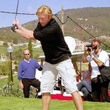29. April 2001: Auch auf dem Golfplatz probiert unser Tennisprofi sein Glück