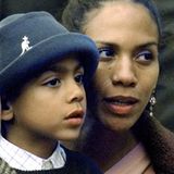 20. Mai 1998: Noah-Gabriel Becker und seine Mutter Barbara gucken dem Vater beim spielen zu