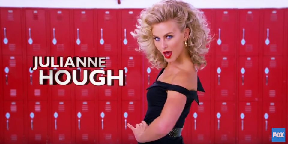 Julianne Hough übernimmt in der Neuauflage von Fox die Rolle der "Sandy Olsson". Julianne Hough übernimmt in der Neuauflage von Fox die Rolle der "Sandy Olsson".