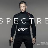 Die klassischen Bond-Anzüge stehen Daniel Craig zwar auch, richtig zum Dahinschmelzen ist aber erst der lässig-schwarze Look mit engem Rollkragen-Pullover unterm Pistolenhalfter. Mehr als diesen Look und Craigs durchdringendem Blick braucht es auch nicht für das offizielle Teaser-Poster des neuen Bond-Streifens "Spectre".