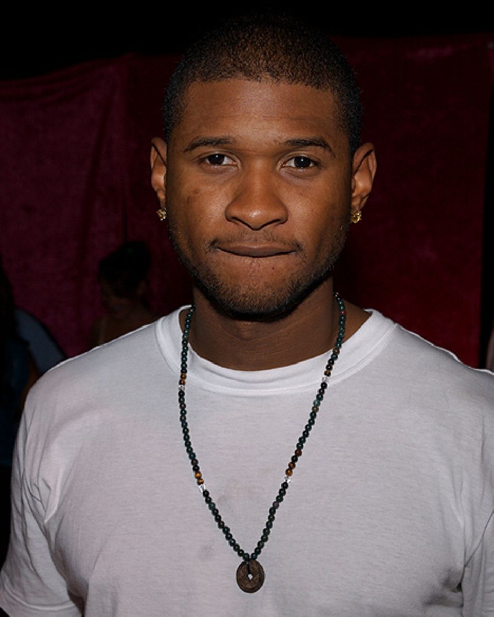 Lässig wirkt die Kette bei Sänger Usher durch das schlichte weiße T-Shirt