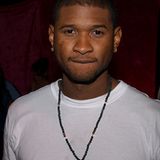 Lässig wirkt die Kette bei Sänger Usher durch das schlichte weiße T-Shirt