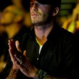 David Beckham gibt den Ketten seinen eigenen Touch: Er trägt sie ums Handgelenk