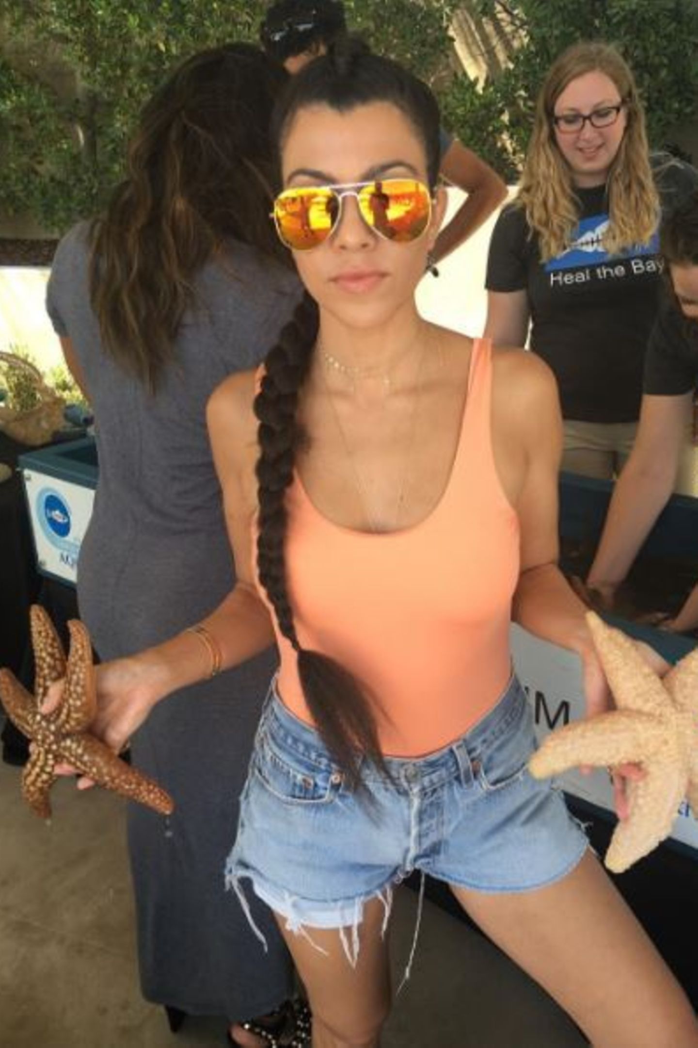 Star-Frisuren: Kourtney Kardashian trägt zum Geburtstag ihrer Nichte North, 3, einen XXL-Flechtzopf und trifft damit perfekt den Meerjungfrauen-Look.