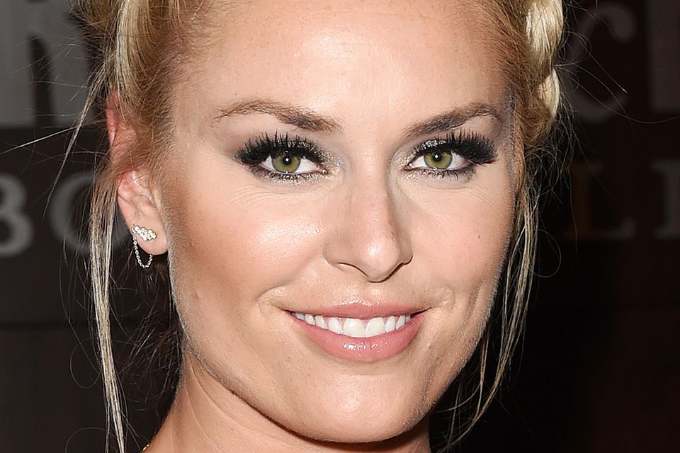 Star-Frisuren: Bei ihrer Buchpräsentation in Los Angeles trägt Skirennläuferin Lindsey Vonn ihre Haare klassisch zu einem Kranz geflochten. Bei ihrer Buchpräsentation in Los Angeles trägt Skirennläuferin Lindsey Vonn ihre Haare klassisch zu einem Kranz geflochten.