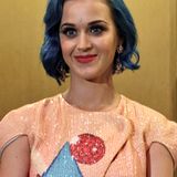 Mit diesem blauen Bob, ganz ohne Extansions, zeigt sich Katy Perry Anfang April.