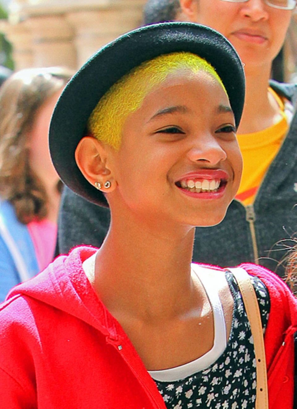 Nur eine Woche später dann der nächste Clou: Quitschgelb und noch immer raspelkurz sind Haare der Tochter von Will Smith und Jad Nur eine Woche später dann der nächste Clou: Quitschgelb und noch immer raspelkurz sind Haare der Tochter von Will Smith und Jad