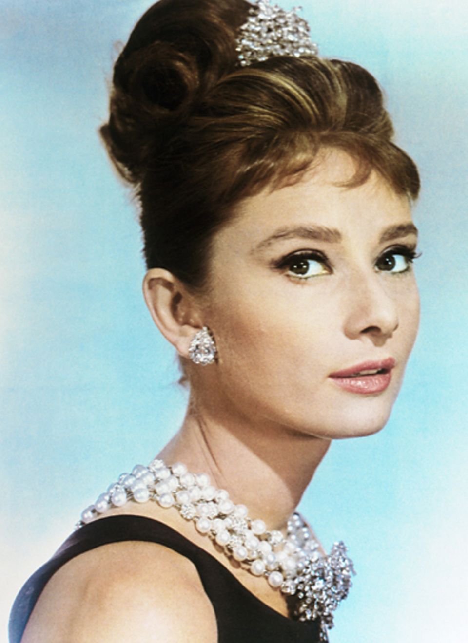 Audrey Hepburn mit klassischer Hochsteckfrisur