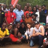 Victoria Beckham und ihr Sohn Brooklyn unterstützen die Organisation "UNAIDS" in Afrika.