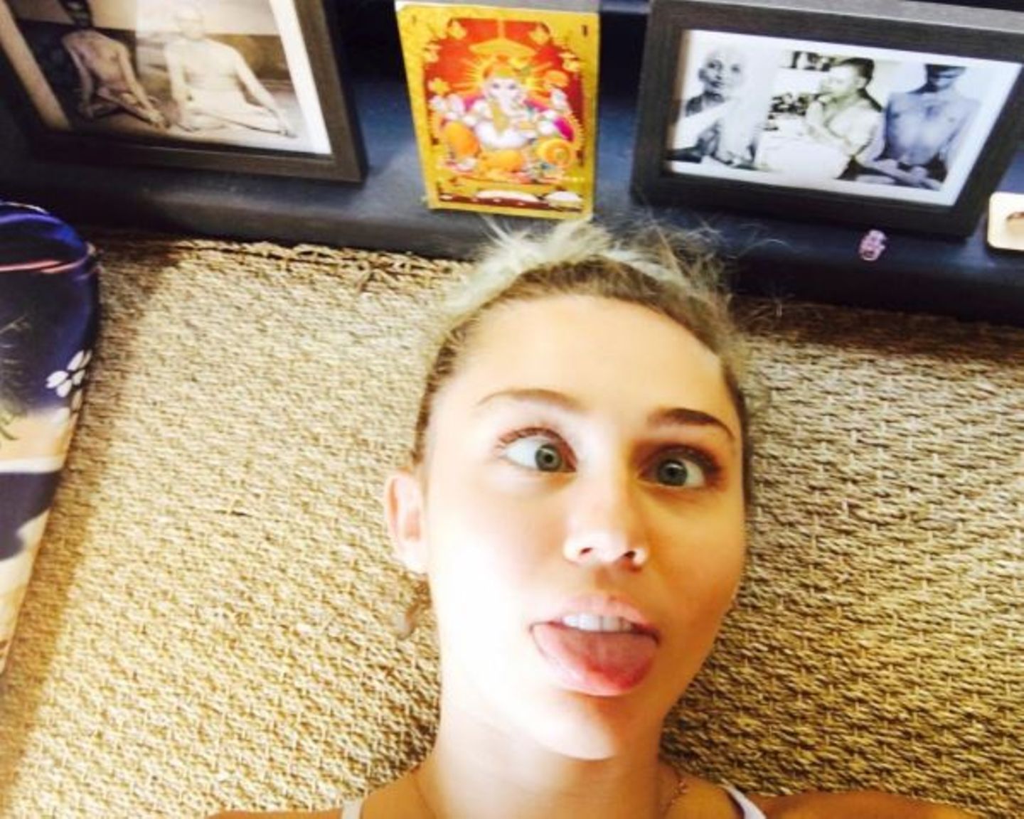 Miley Cyrus kann es nicht lassen: Zunge raus, Schielaugen - Miley Cyrus wie wir sie kennen!