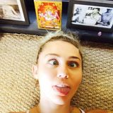Miley Cyrus kann es nicht lassen: Zunge raus, Schielaugen - Miley Cyrus wie wir sie kennen!