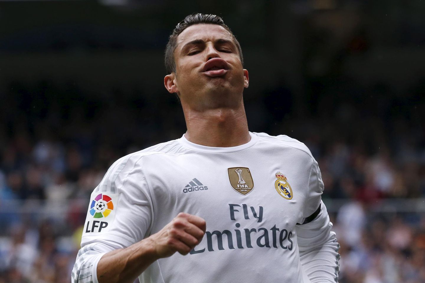 Erst einmal durchpusten: Cristiano Ronaldo zeigt während eines Fußballspiels Emotionen.