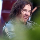 In einer Drehpause von "The Hollow Crown" zieht Benedict Cumberbatch für seinen Kollegen Fratzen.