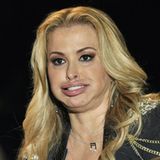 Anastacia schaut bei ihrem Konzert in Padua wohl zu tief in den Windkanal.