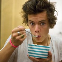 "Morning!" One Directions Sänger Harry Styles startet den Tag mit einer Schüssel Müsli.