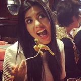 Kourtney Kardashian probiert in Paris Froschschenkel.