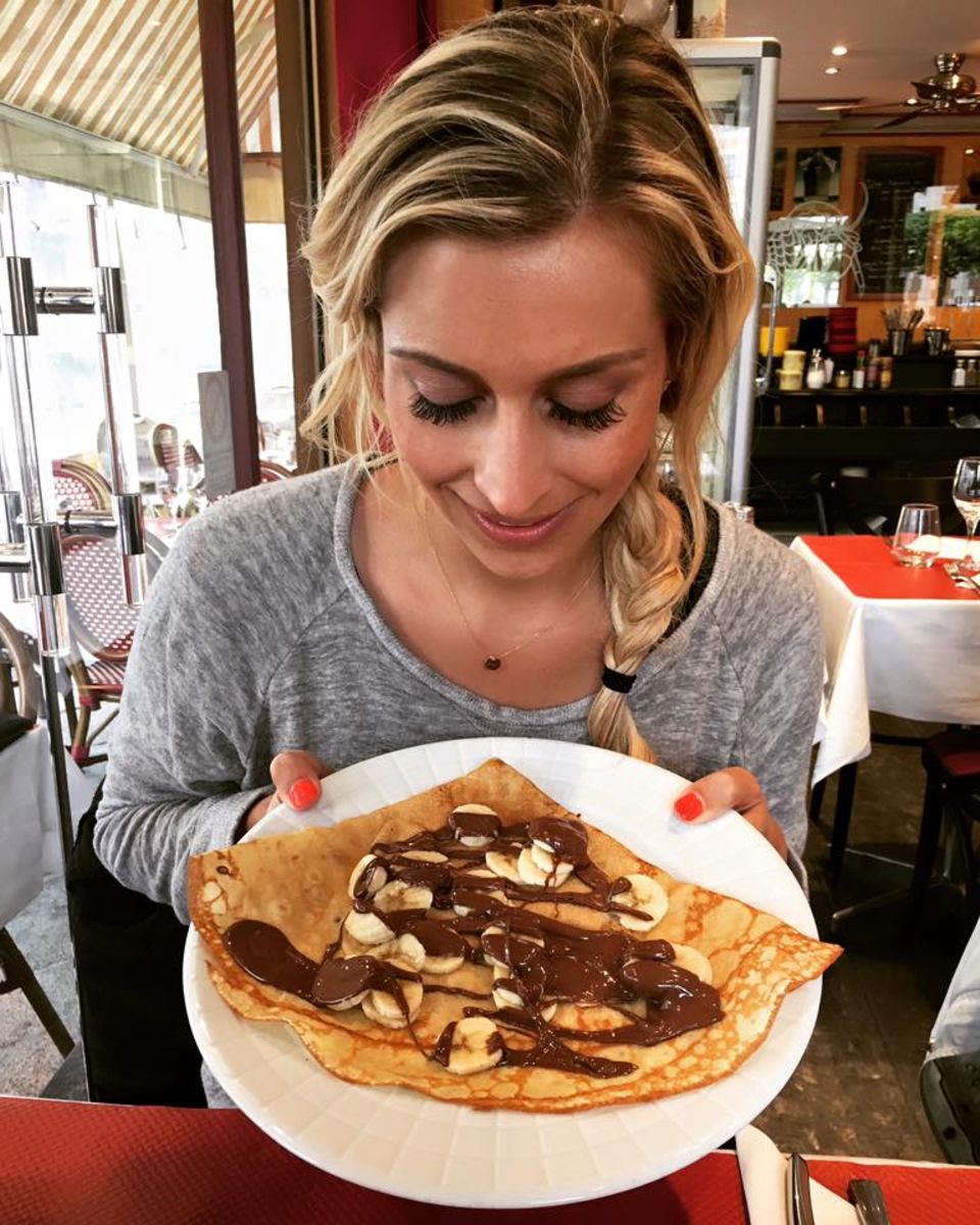 Verena Kerth versüßt sich ihre Pause mit heißem Crepes, garniert mit Nutella und Bananen. Verena Kerth versüßt sich ihre Pause mit heißem Crepes, garniert mit Nutella und Bananen.