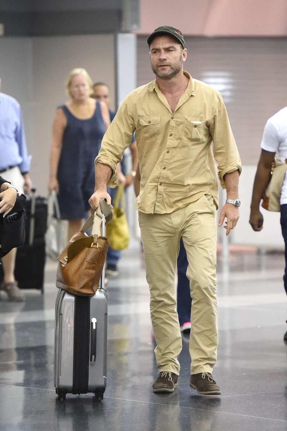 Liev Schreiber wird am JFK Flughafen in New York gesehen. Liev Schreiber wird am JFK Flughafen in New York gesehen.