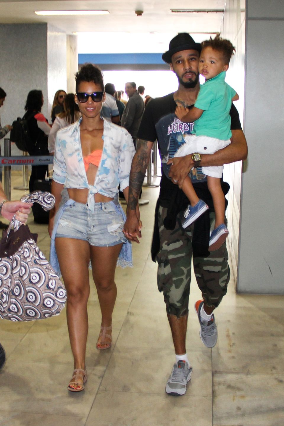 Alicia Keys, Swizz Beatz und Söhnchen Egypt landen am Flughafen in Rio de Janeiro. Alicia Keys, Swizz Beatz und Söhnchen Egypt landen am Flughafen in Rio de Janeiro.