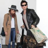 Nikki Reed und Ian Somerhalder wirken etwas gestresst, als sie am Flughafen in Los Angeles ankommen.