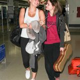 Die Königsgeschwister Joey und Hunter King haben sich viel zu erzählen. Hier hat die Flugzeit allein nicht gereicht um sich upzudaten.