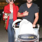 Halt sie gut fest! Diane Kruger und Joshua Jackson laufen Hand in Hand durch den "LAX" Flughafen in Los Angeles.