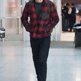 Nicholas Hoult kommt gerade am JFK Flughafen in New York an. Ob er direkt aus Kanada vom Holzfällen kommt?